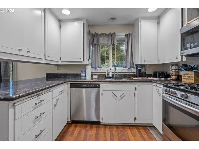 $420,000 | 292 Southeast Academy Street, Dallas, OR 97338