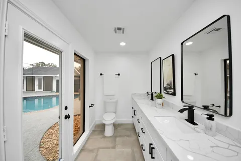$726,000 | 7819 Pagewood Lane, Houston, TX 77063
