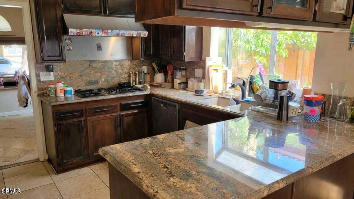 2409 Grapevine Drive Oxnard, CA 93036 - Photo 3 of 12 20210517182513327413000000-o