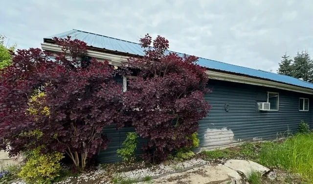 a view of a house with a tree