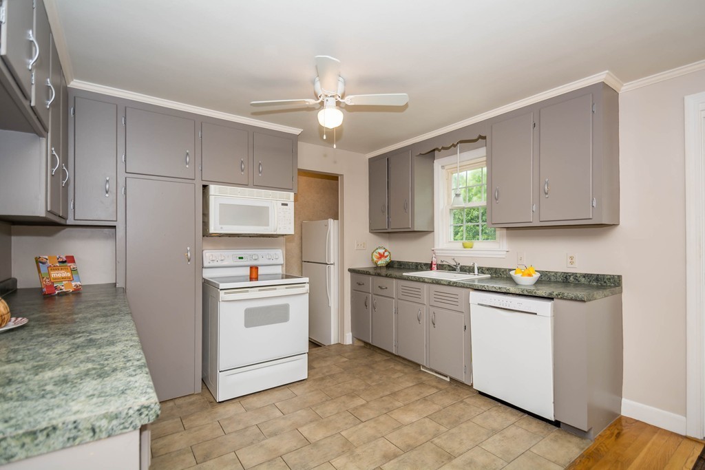31 Selfridge Road Reading, MA 01867 - Photo 12 of 23 Gallery Image 12