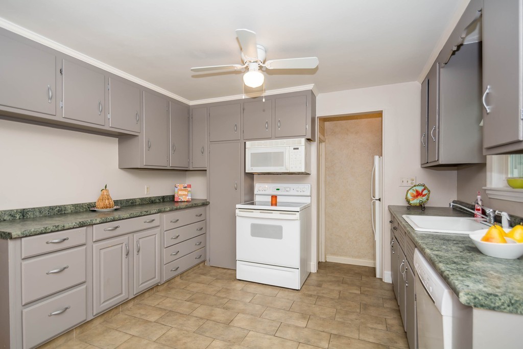 31 Selfridge Road Reading, MA 01867 - Photo 13 of 23 Gallery Image 13