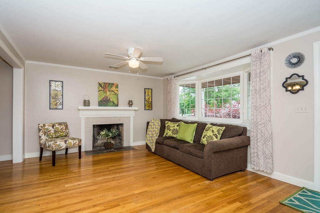 31 Selfridge Road Reading, MA 01867 - Photo 5 of 23 Gallery Image 5