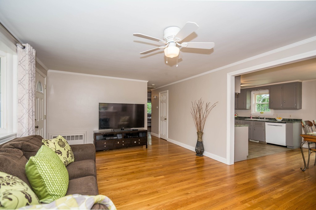 31 Selfridge Road Reading, MA 01867 - Photo 6 of 23 Gallery Image 6