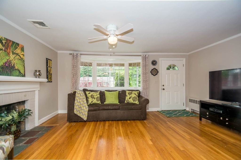 31 Selfridge Road Reading, MA 01867 - Photo 7 of 23 Gallery Image 7