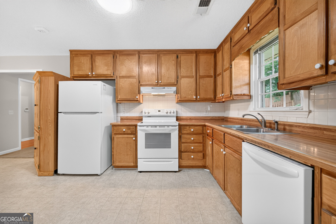 129 Springbrook Drive Auburn, GA 30011 - Photo 14 of 43