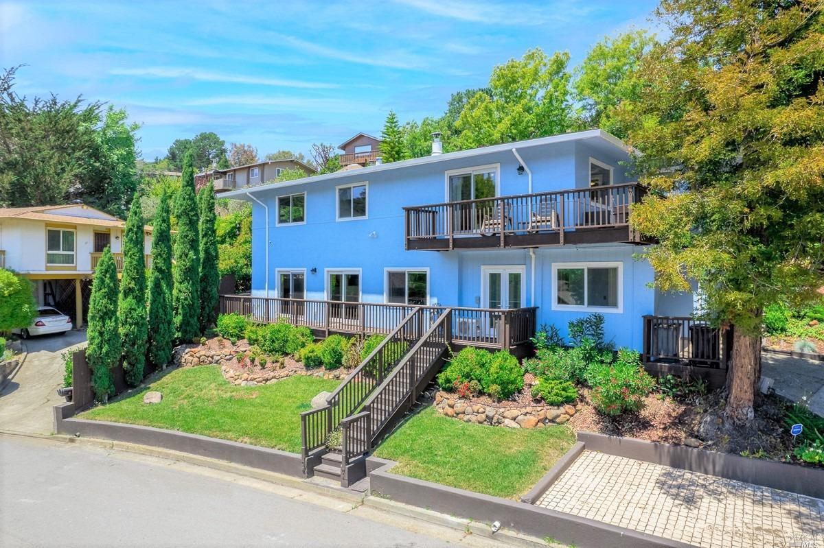 31 Park Circle Sausalito, CA 94965 - Photo 1 of 59 front view of a house with a yard