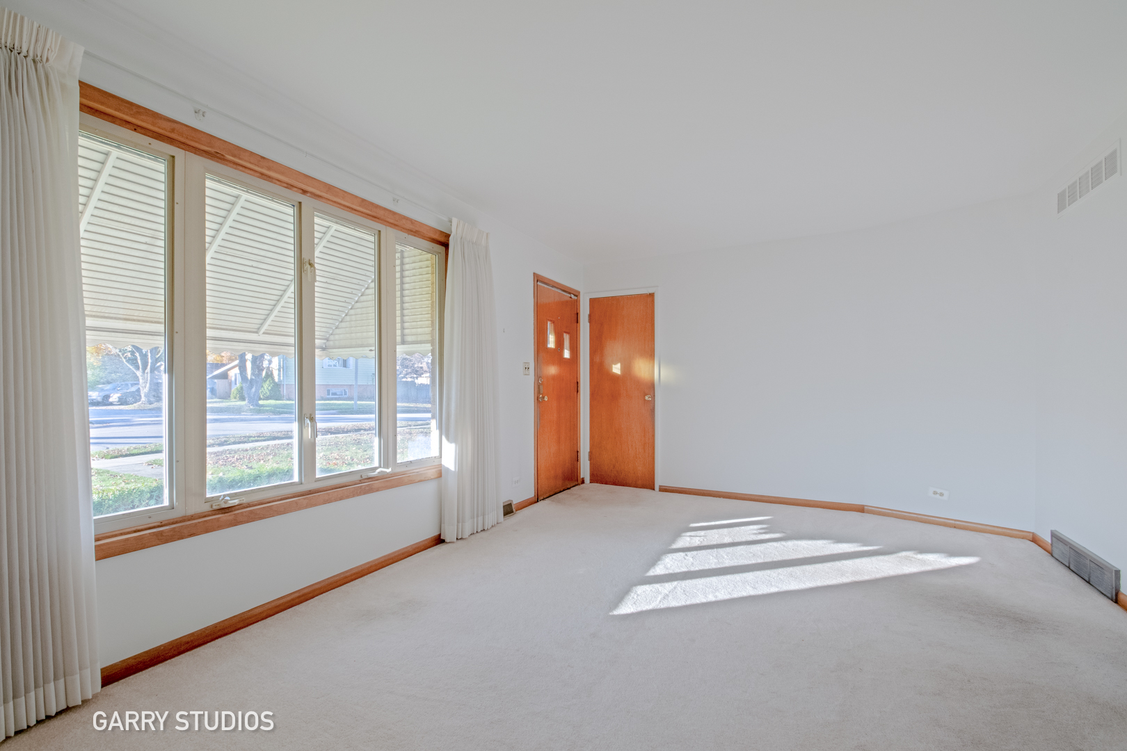 701 Craig Place Addison, IL 60101 - Photo 3 of 23