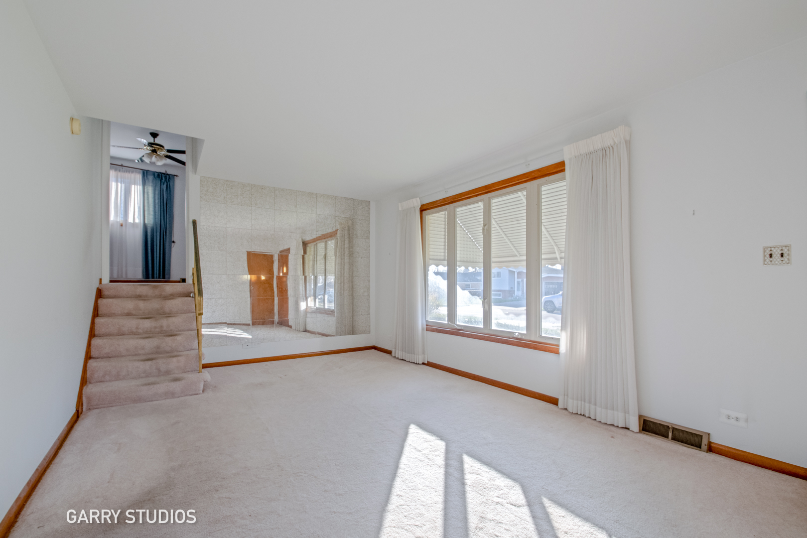 701 Craig Place Addison, IL 60101 - Photo 4 of 23