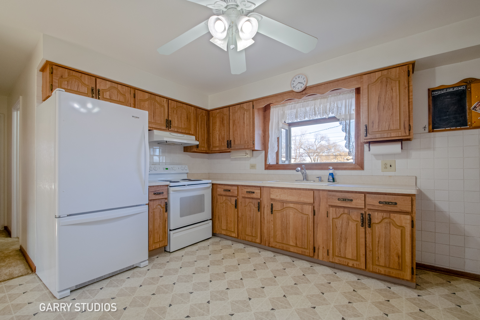 701 Craig Place Addison, IL 60101 - Photo 8 of 23