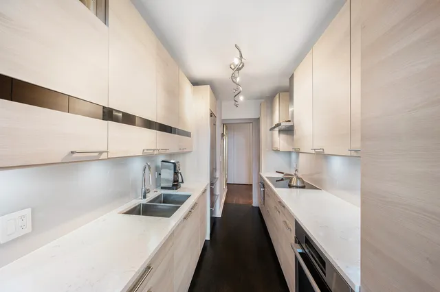 $695,000 | 1325 North State Parkway, Unit 16B, Chicago, IL 60610