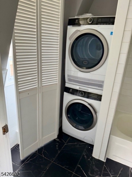 10 Beech Spring Drive, Unit 7C Summit, NJ 07901 - Photo 4 of 6 a utility room with dryer and washer