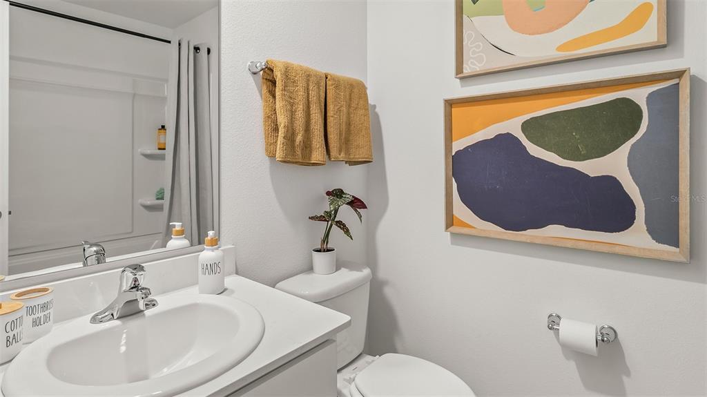 292 Palmetto Rdg Road St. Augustine, FL 32095 - Photo 18 of 37 a bathroom with a sink mirror and toilet