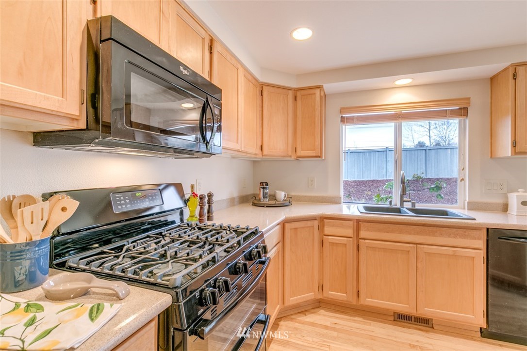 5604 Northeast 3rd Lane Renton, WA 98059 - Photo 11 of 25