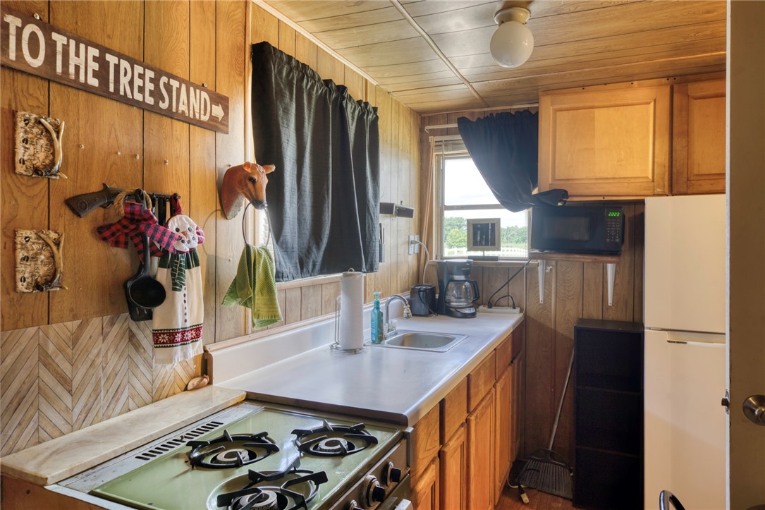 1681 Union Road Madisonville, TX 77864 - Photo 32 of 50 a kitchen with a sink appliances and cabinets
