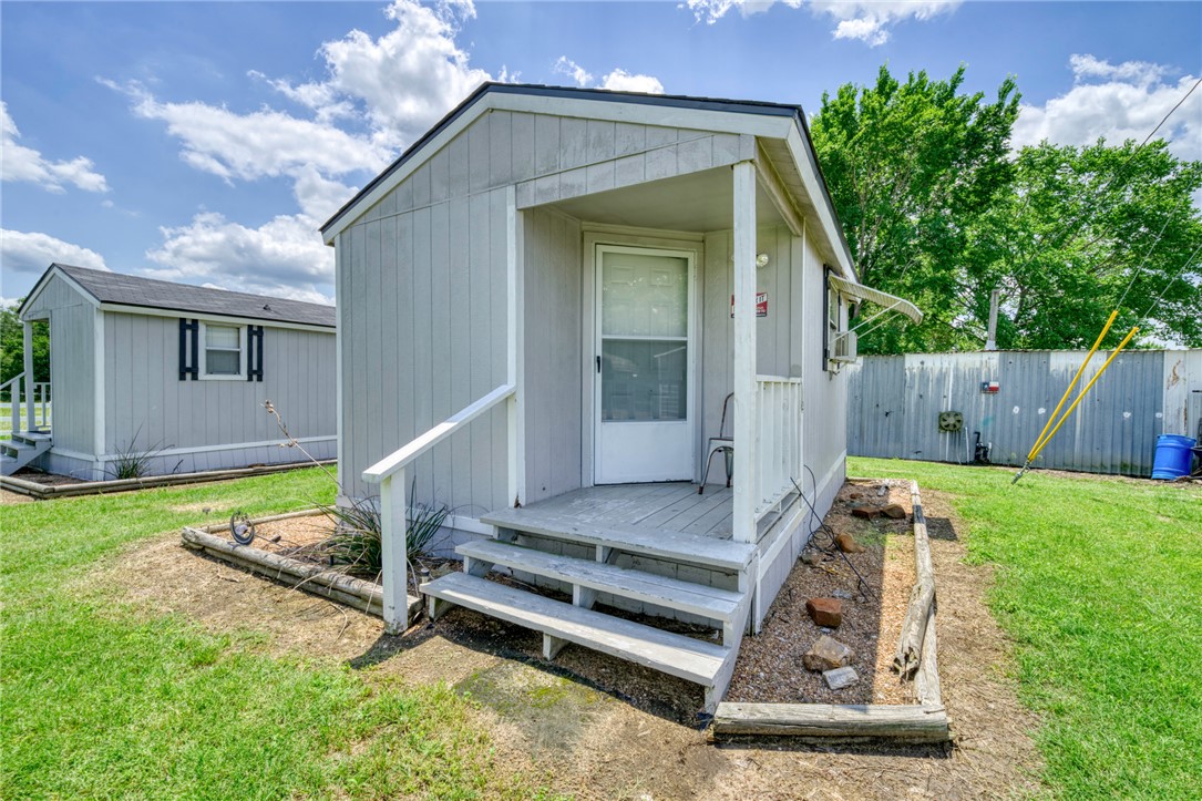 1681 Union Road Madisonville, TX 77864 - Photo 33 of 50 a backyard of a house with wooden floor fence and a garden