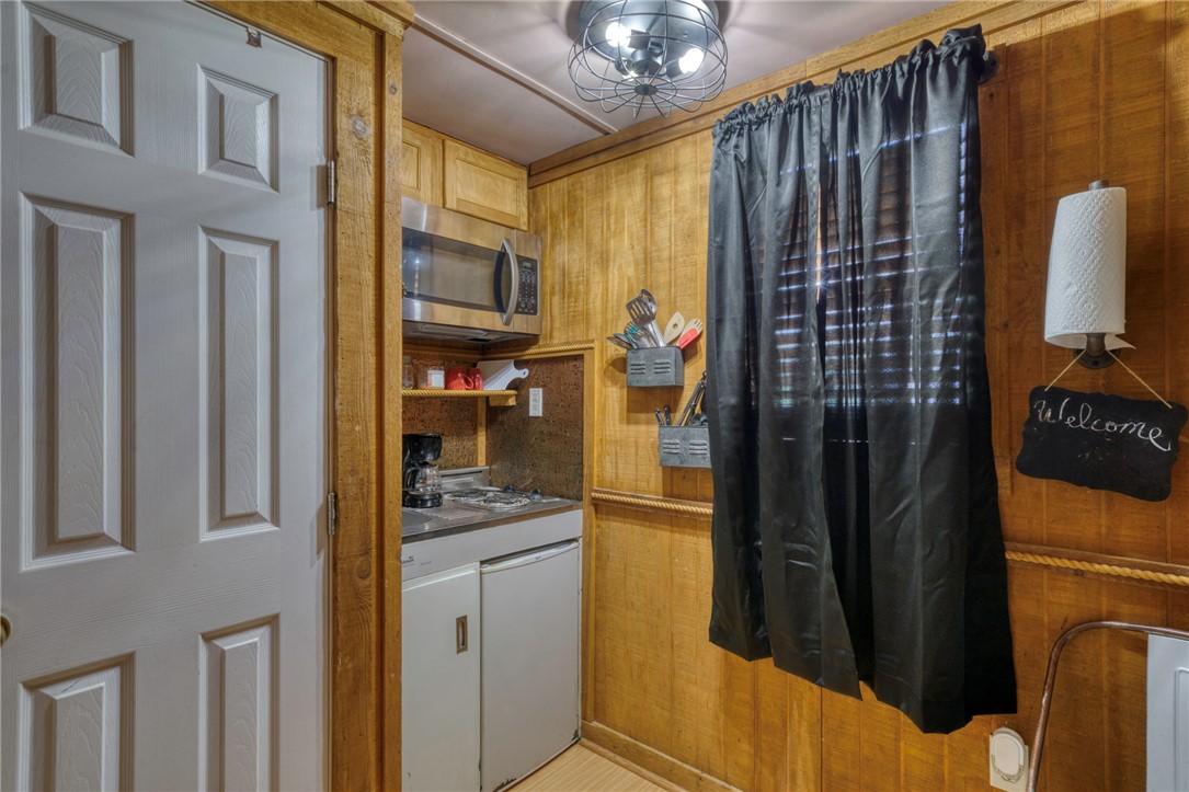 1681 Union Road Madisonville, TX 77864 - Photo 35 of 50 a kitchen with stainless steel appliances a refrigerator and a stove