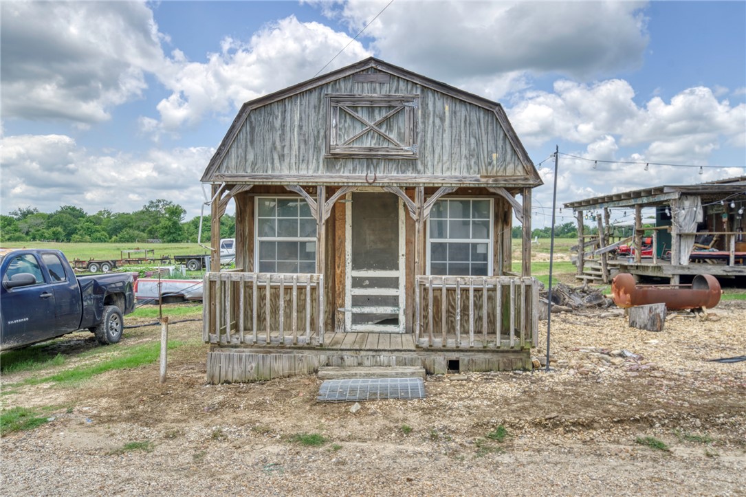 1681 Union Road Madisonville, TX 77864 - Photo 38 of 50 a front view of a house with garden