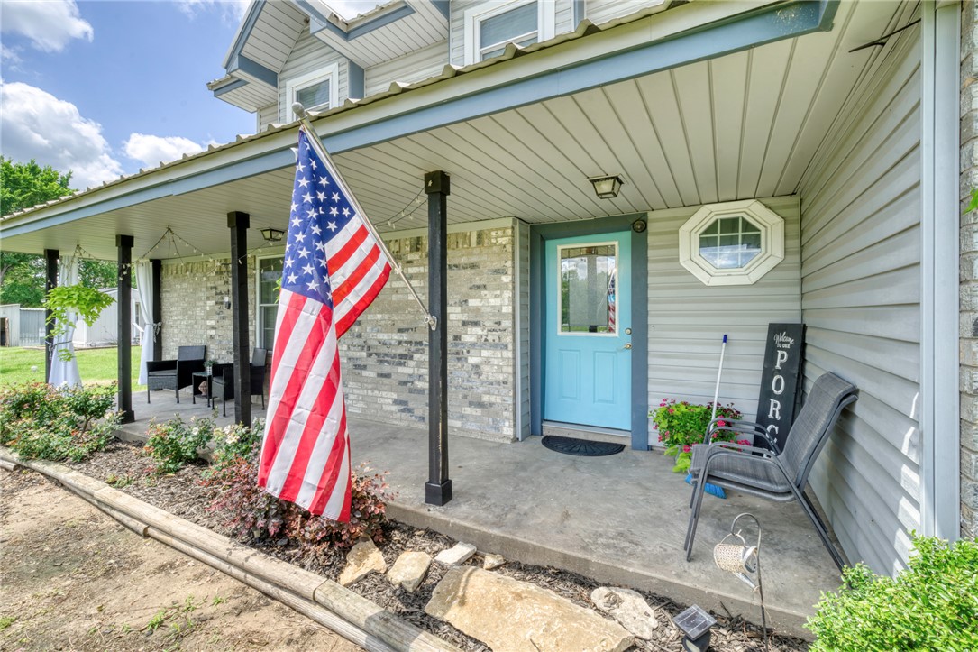 1681 Union Road Madisonville, TX 77864 - Photo 8 of 50 a view of a entryway door with furniture