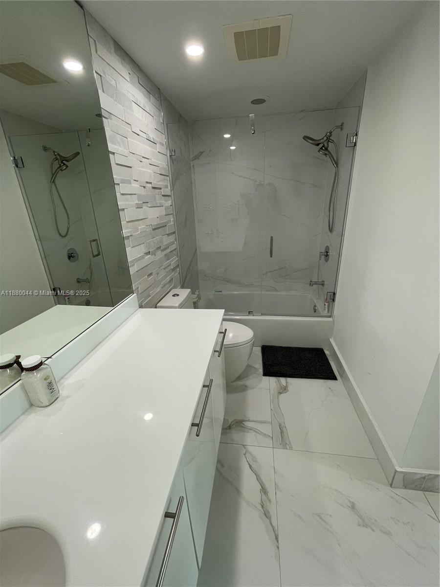 92 Southwest 3rd Street, Unit 1602 Miami, FL 33130 - Photo 24 of 48 a bathroom with a bathtub and shower