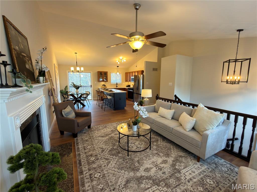 7633 Genesta Street St. Louis, MO 63123 - Photo 3 of 26