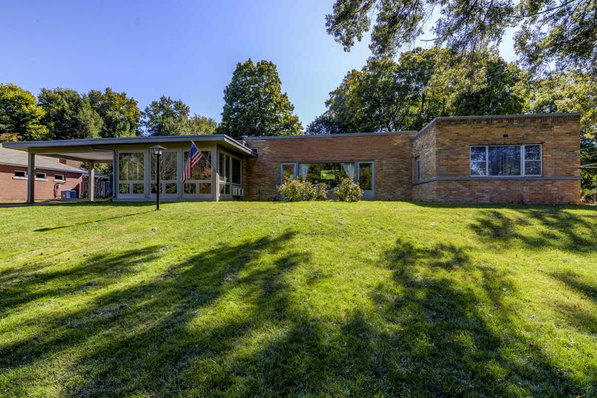 1660 West Laurel Street Springfield, IL 62704 - Photo 1 of 36 Gallery Image 1