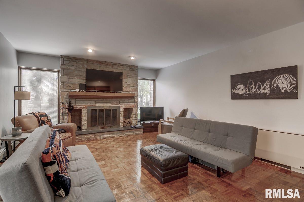 1660 West Laurel Street Springfield, IL 62704 - Photo 3 of 36 Gallery Image 3