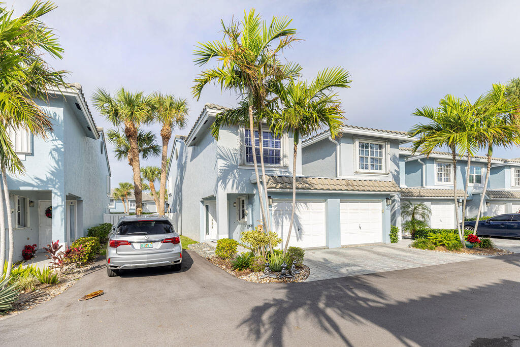 1038 Jeffery Street Boca Raton, FL 33487 - Photo 36 of 47 545A5338-HDR