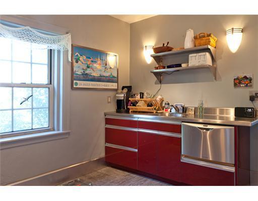 1 Ricker Park, Unit D1 Portland, ME 04101 - Photo 8 of 13 Kitchen.