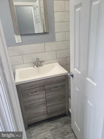 $1,300 | 918 North Clayton Street, Unit 1, Wilmington, DE 19805