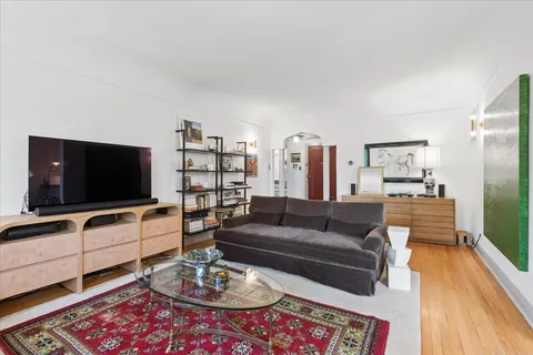 $400,000 | 1118 Washington Boulevard, Unit 3A, Oak Park, IL 60302