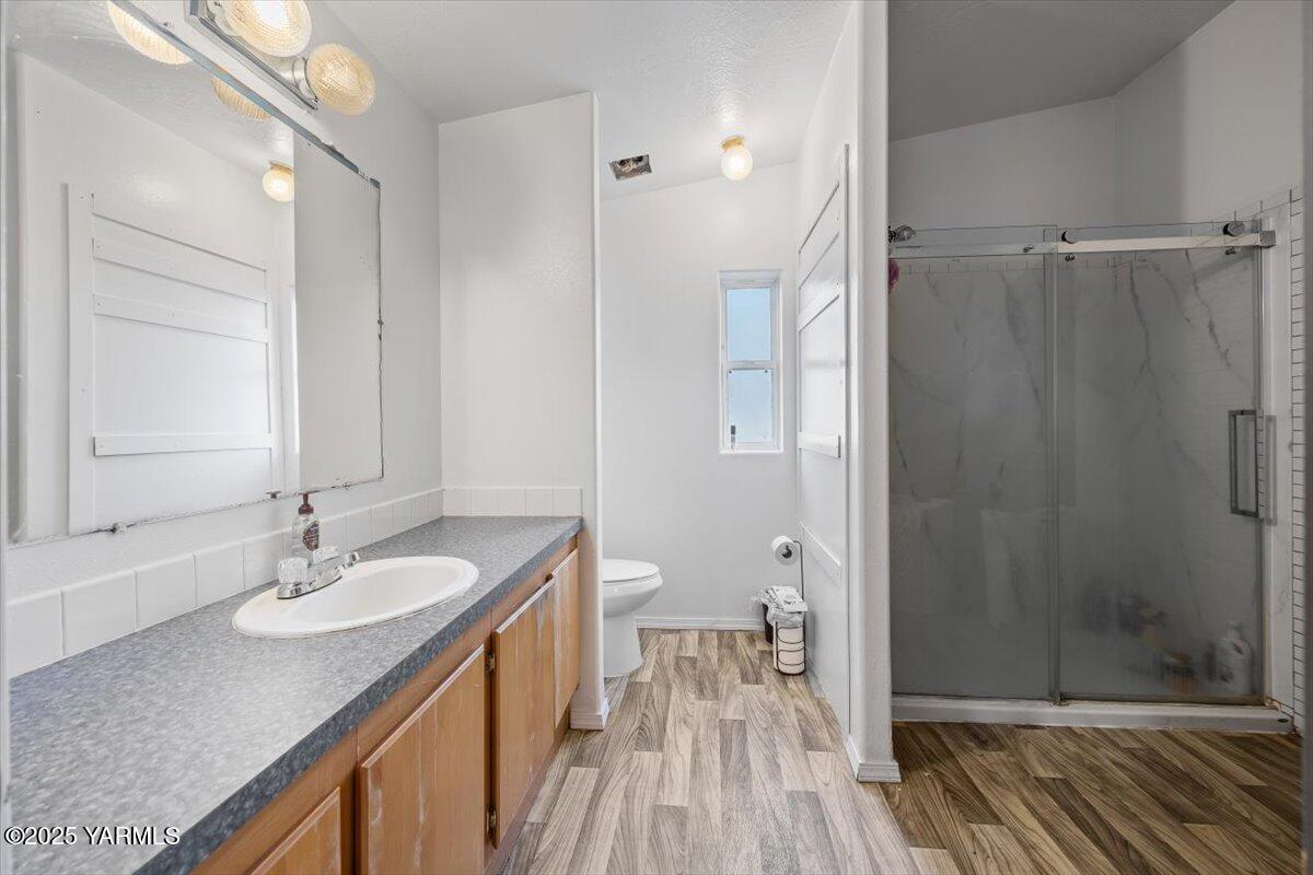 183 Puterbaugh Road Grandview, WA 98930 - Photo 16 of 36 a bathroom with a sink a toilet and shower