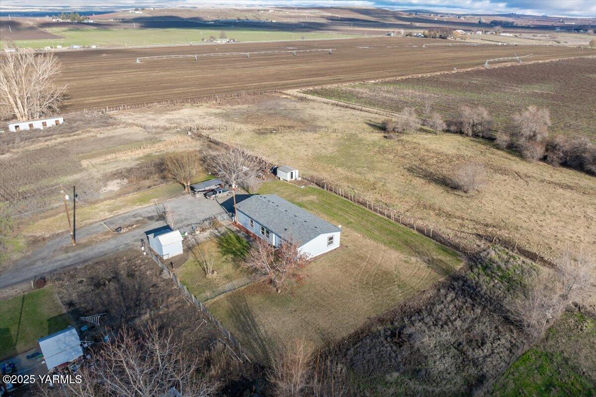 183 Puterbaugh Road Grandview, WA 98930 - Photo 27 of 36 a view of an ocean and beach