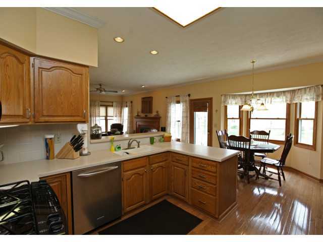 936 Riva Ridge Boulevard Columbus, OH 43230 - Photo 7 of 25