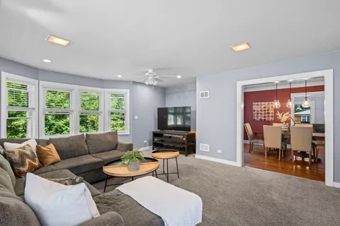 $779,000 | 331 East Russell Street, Barrington, IL 60010