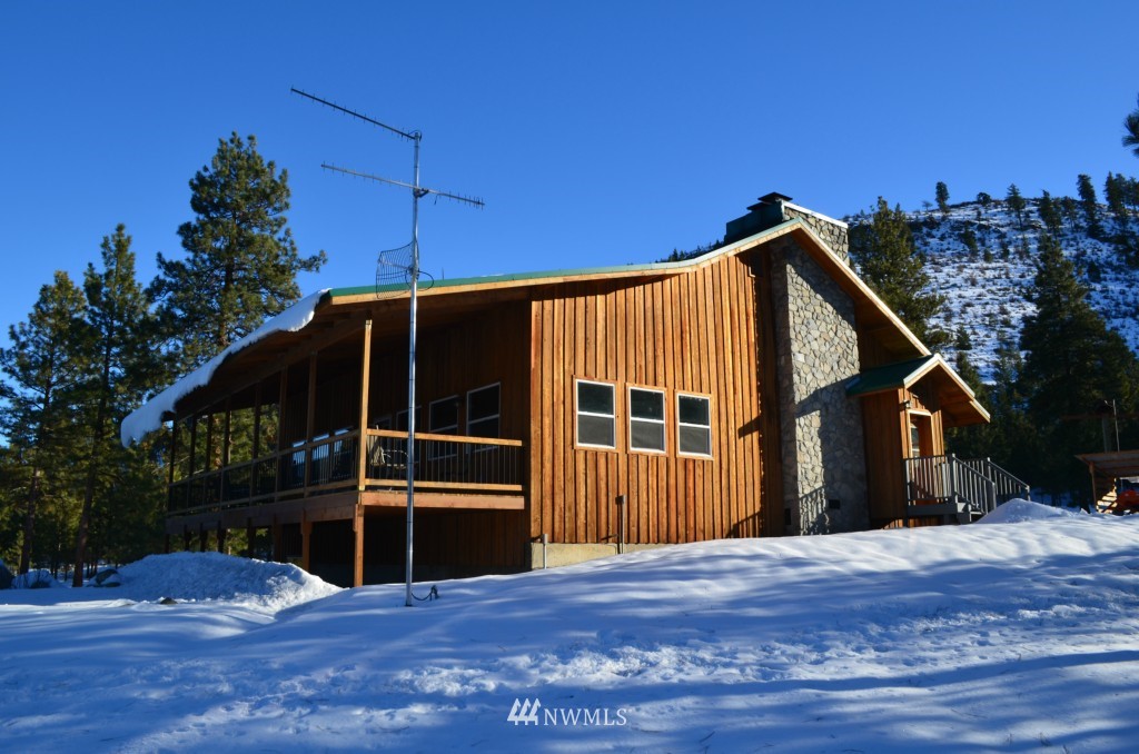 150 Thunder Road Chelan, WA 98816 - Photo 4 of 25 Gallery Image 4