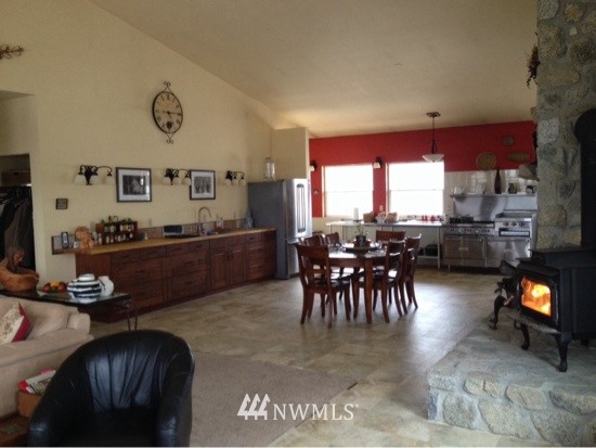 150 Thunder Road Chelan, WA 98816 - Photo 10 of 25 Gallery Image 10