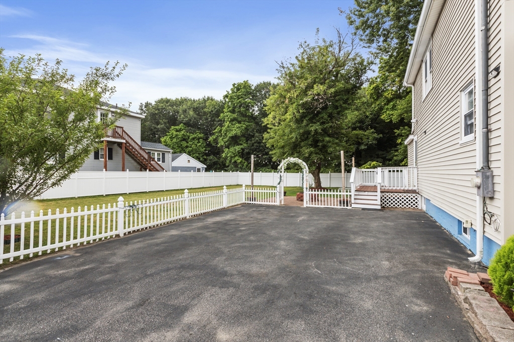 48 Conant Road Framingham, MA 01702 - Photo 3 of 37