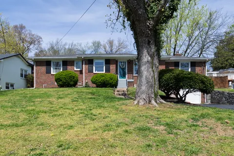 $489,900 | 150 Lake Park Drive, Nashville, TN 37211