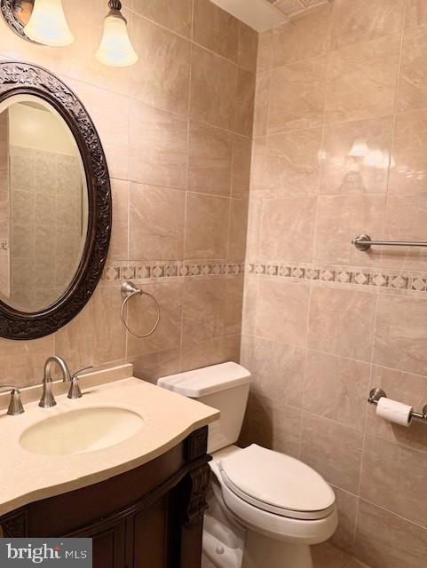 10714 Kings Riding Way, Unit 10121 Rockville, MD 20852 - Photo 14 of 24 Full bathroom off the hallway