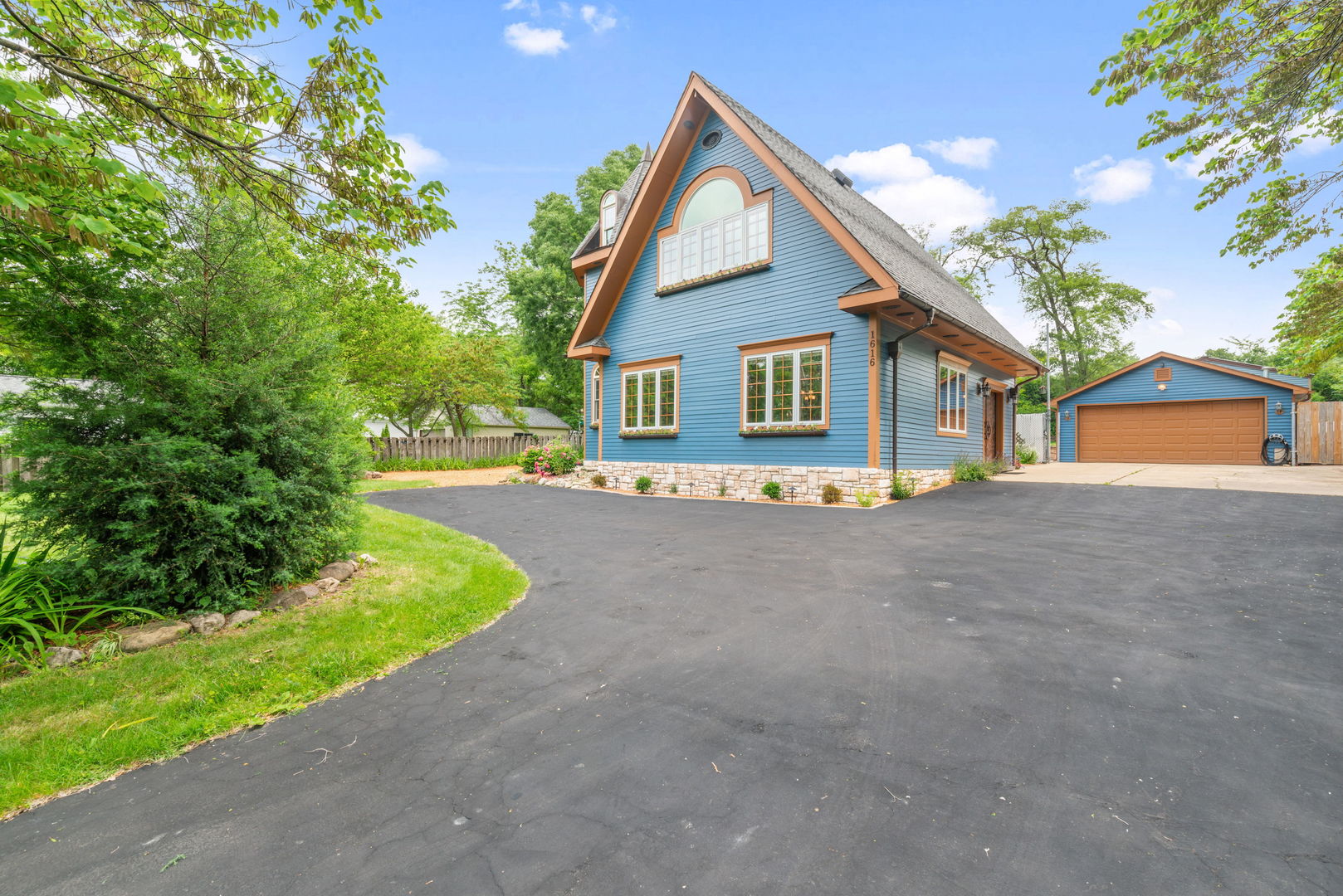 1616 Riverside Avenue St. Charles, IL 60174 - Photo 5 of 48
