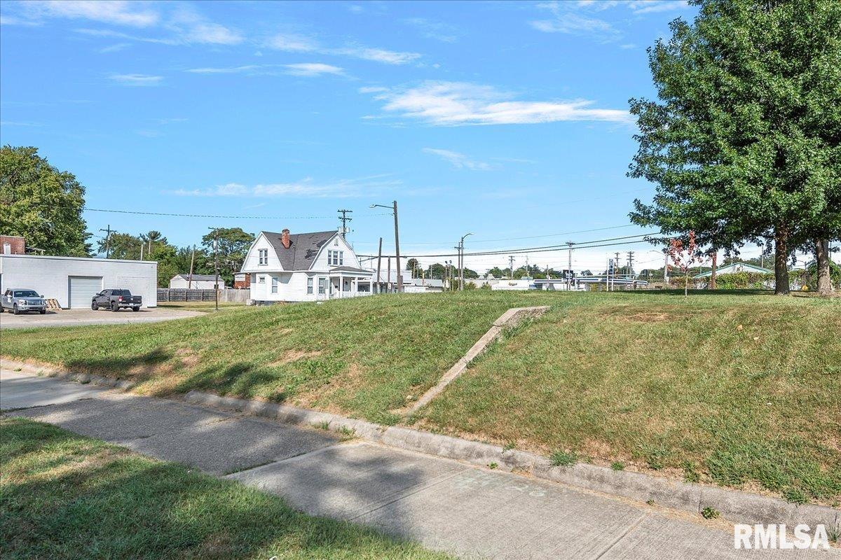 702 South 8th Street Springfield, IL 62703 - Photo 7 of 11