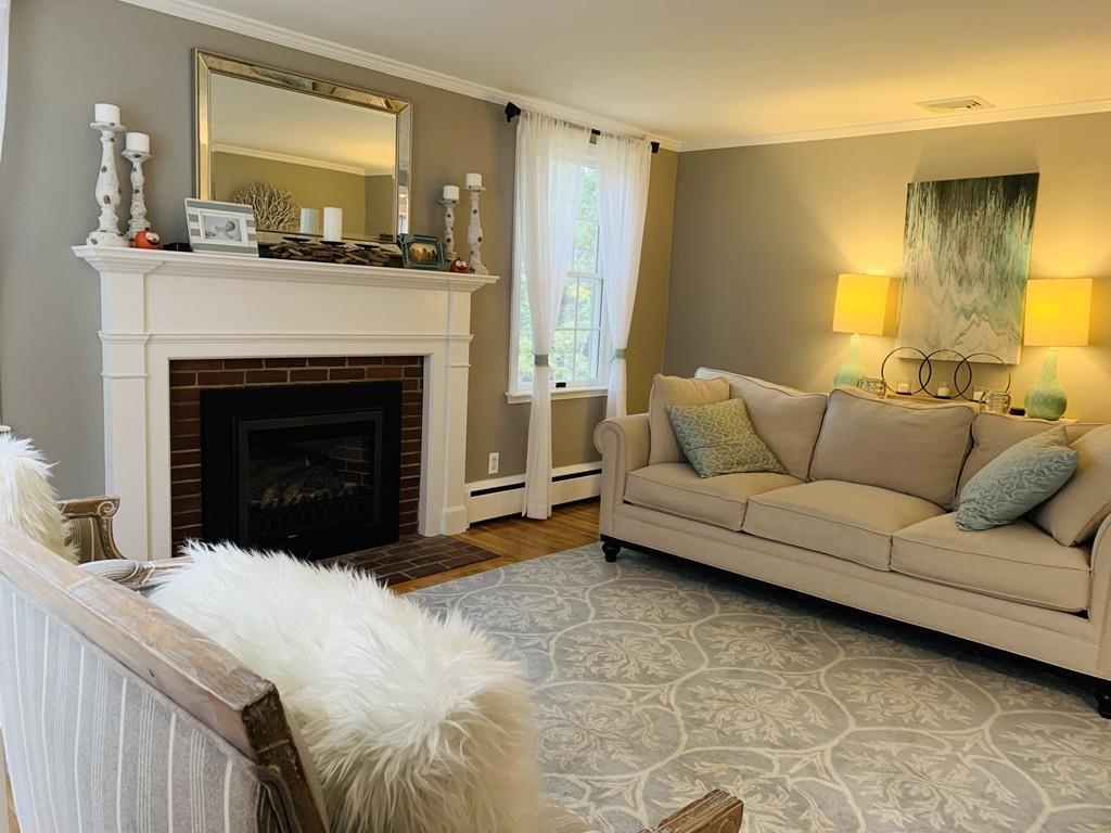 145 Concord Road Wayland, MA 01778 - Photo 4 of 30 Gallery Image 4