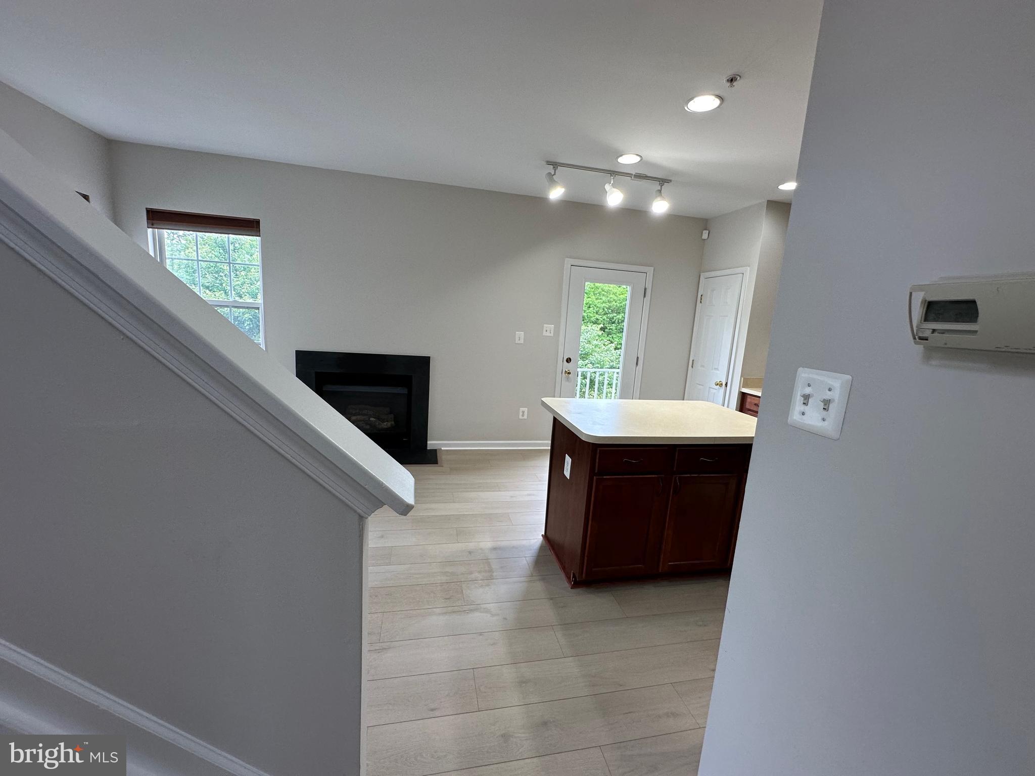 7076 Water Oak Road, Unit 196 Elkridge, MD 21075 - Photo 10 of 31 Kitchen