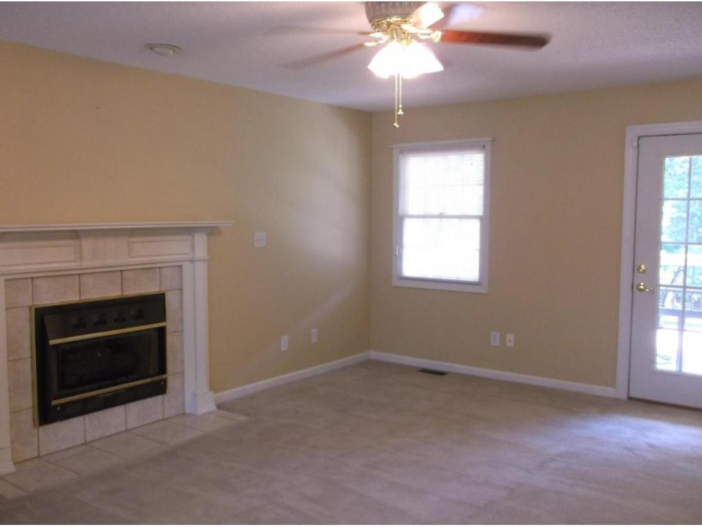 203 Rangewood Road Piney Flats, TN 37686 - Photo 5 of 24 Living Room