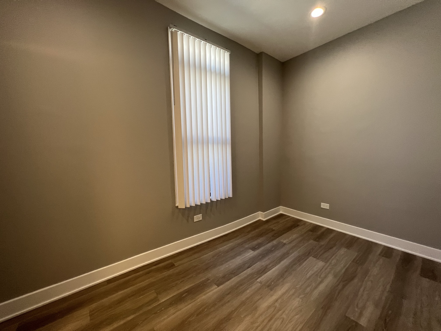 1227 West Ohio Street, Unit 3 Chicago, IL 60642 - Photo 11 of 18 an empty room with a window