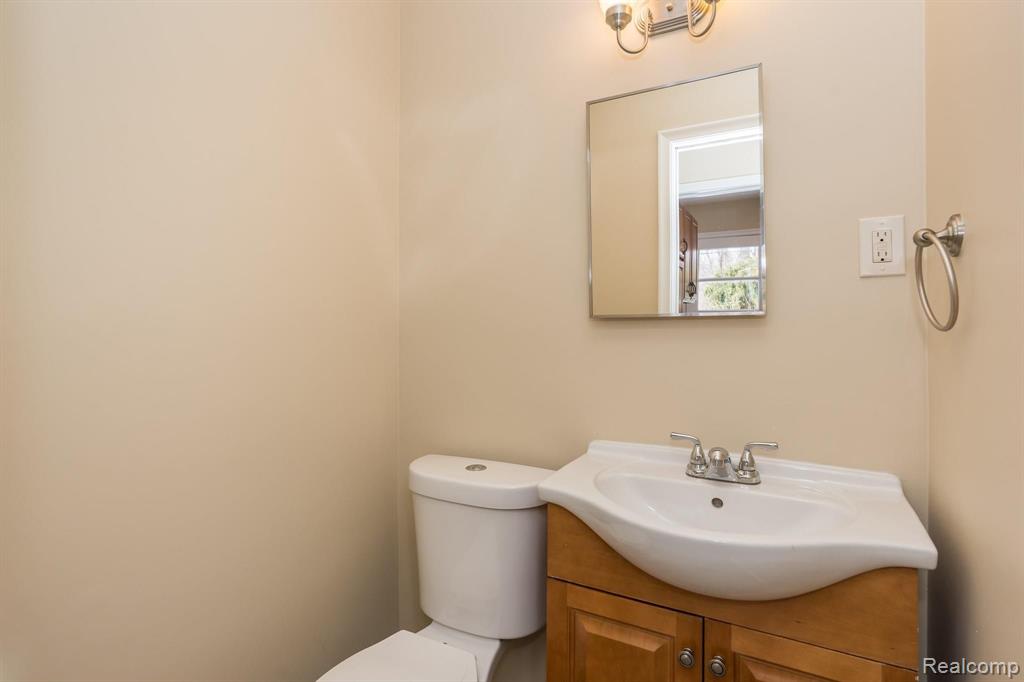 1655 Kingsmere Circle Rochester Hills, MI 48309 - Photo 23 of 34