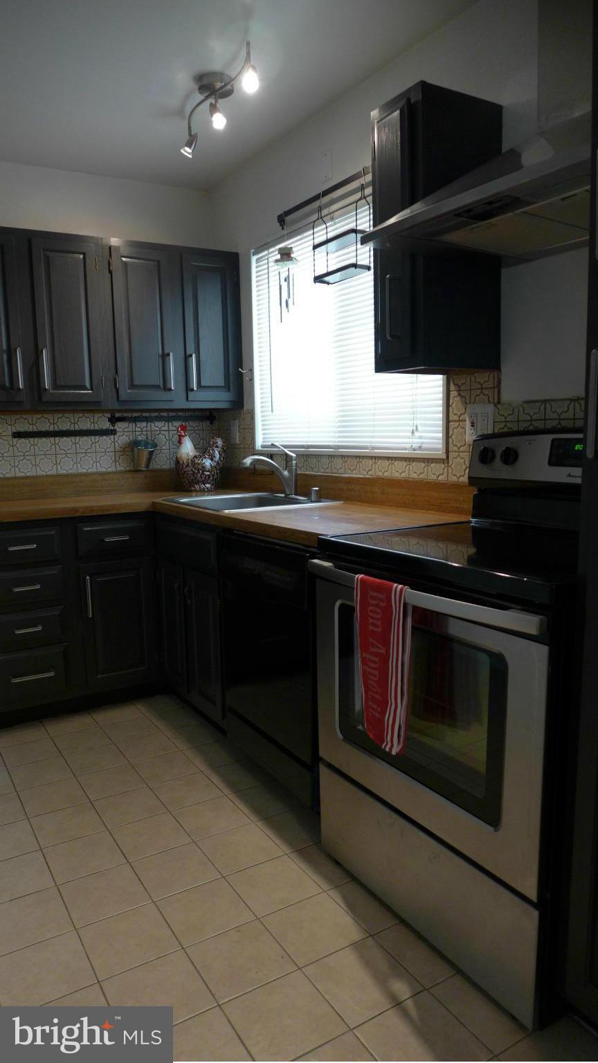 5405 Littleford Street Springfield, VA 22151 - Photo 8 of 30 Kitchen