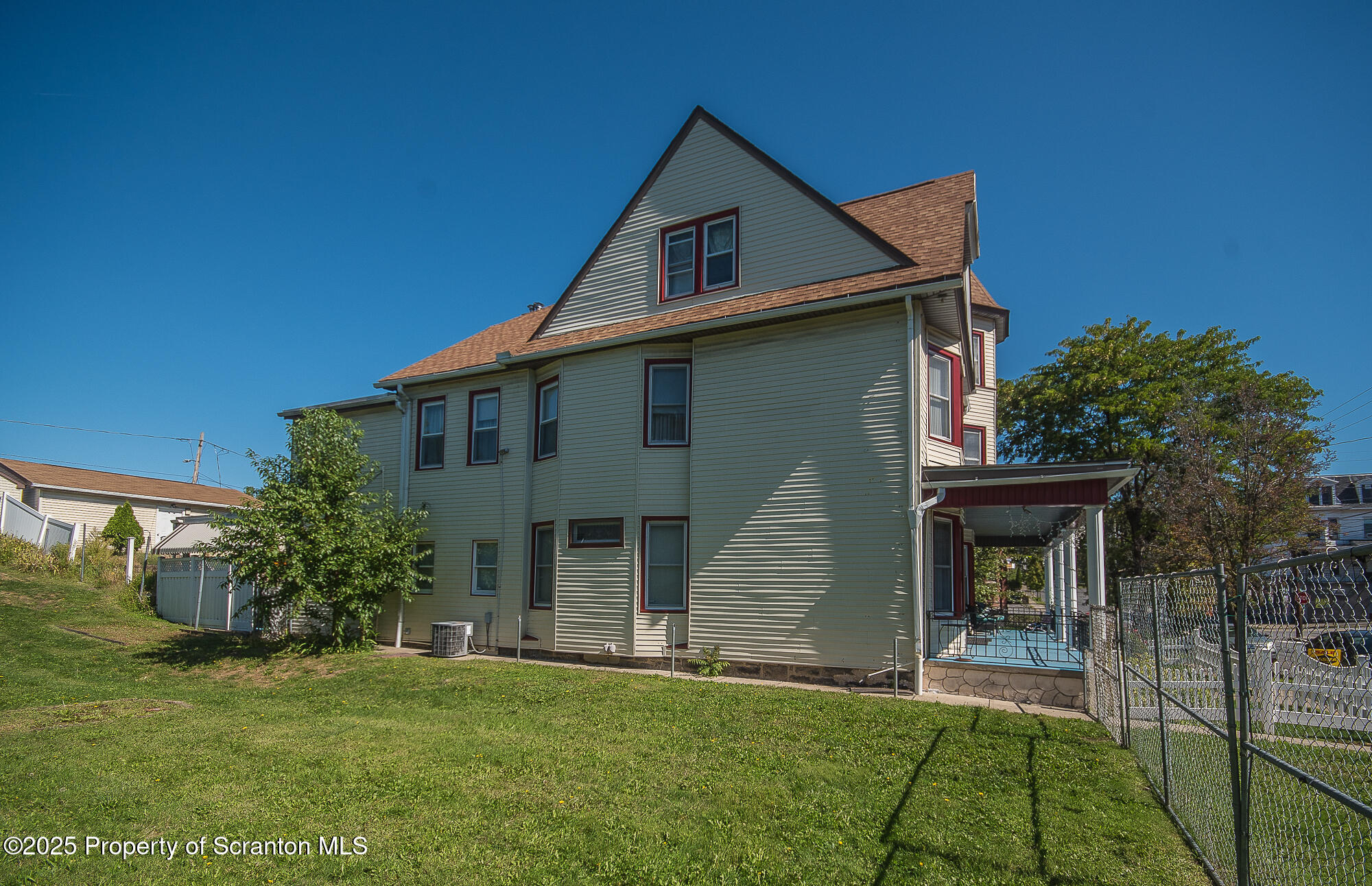 329 Prescott Avenue Scranton, PA 18510 - Photo 3 of 41 Side