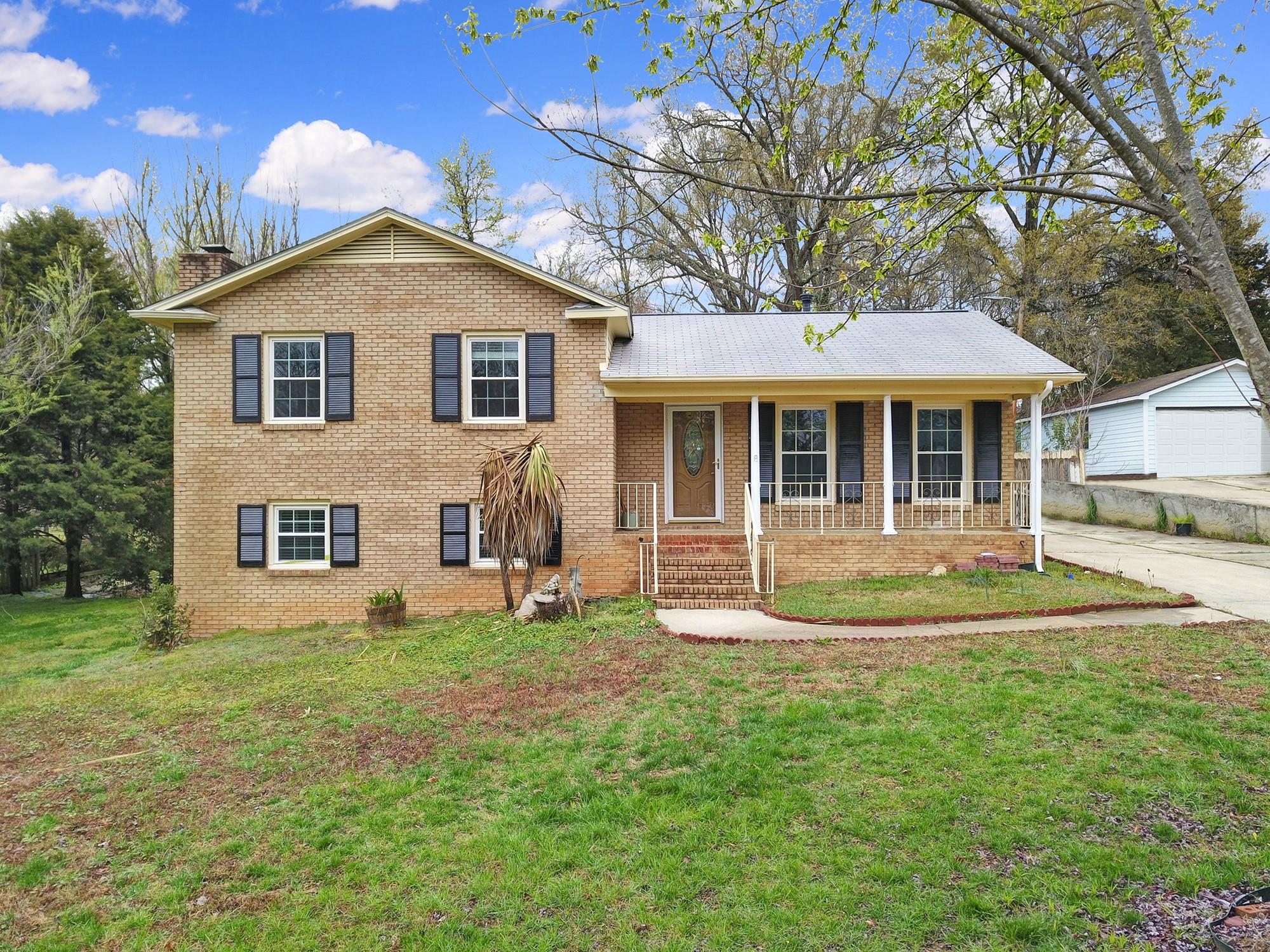 8521 Sunflower Road Charlotte, NC 28227 - Photo 3 of 36 Gallery Image 3